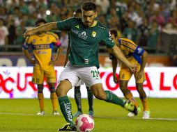 Sebastián Maz fue el encargado de ejecutar desde el manchón penal para engañar a Enrique Palos y poner el 2-0. MEXSPORT  /