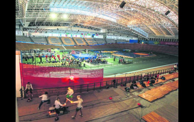 El velódromo, un ejemplo. Hoy en este escenario se imparten clases de boxeo, lucha, esgrima y patinaje de velocidad.  /