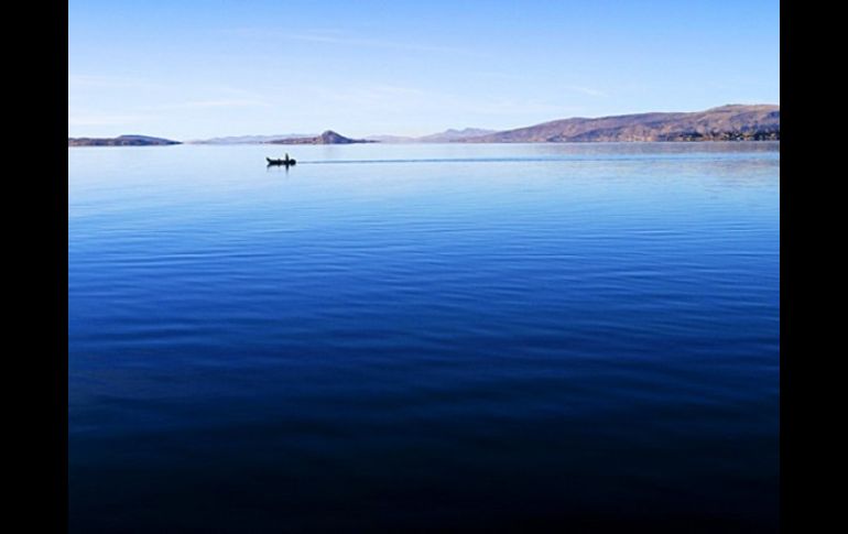 El lago Titicaca estuvo a punto de cobrar la vida del que luego sería el famoso guerrillero. ARCHIVO  /