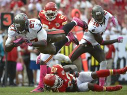 Los bucaneros dominaron la línea de golpeo para sacar la victoria. AP  /