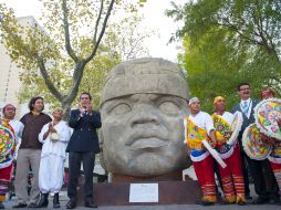 El representante del gobierno de Veracruz estuvo presente en la ceremonia, donde la réplica de Cabeza Olmeca fue colocada. NTX  /