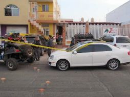 En la escena del crimen fueron localizados 14 casquillos entre los calibre .9 milímetros y .45 como evidencia de la ejecución.  /
