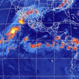 Huracán ''Paul'' cobra fuerza en Baja California