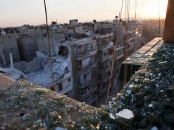 La HRW dice que hay evidencias de que el régimen lanza estas bombas y mostró un video en el que aparecen restos de la munición. EFE  /