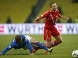 El momento en el que le cometierom falta a  Vladímir Bystrov. AP  /