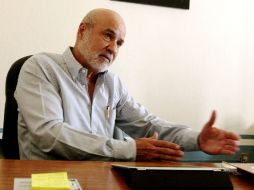 Carlos Ramírez, director del Patronato, señala la falta de límites y normas en el Centro Histórico. ARCHIVO  /