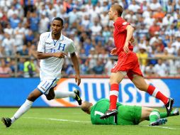 Jerry Bengtson anota uno de los ocho goles en el triunfo de Honduras sobre Canadá. AFP  /