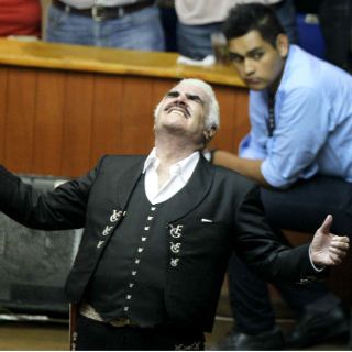 Vicente Fernández, cada vez más cerca de decir adiós