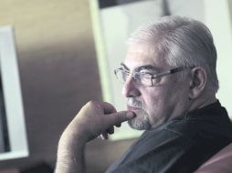 El autor aseguró con enfado que él no escribe recetas para la felicidad:'no las escribo porque no las tengo y no creo que las haya'.  /