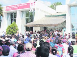 Unos dos mil personas se plantaron afuera de la Subprocuraduría para exigir la liberación de los estudiantes detenidos. NTX  /