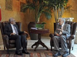 El presidente libanés, Michel Sulieman (i), se reúne con el mediador de la ONU, Lakhdar Brahim para discutir la crisis siria. EFE  /