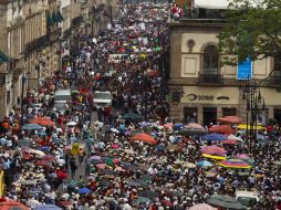 Miles de profesores y estudiantes se manifestaron contra la detención de los normalistas. EL UNIVERSAL  /
