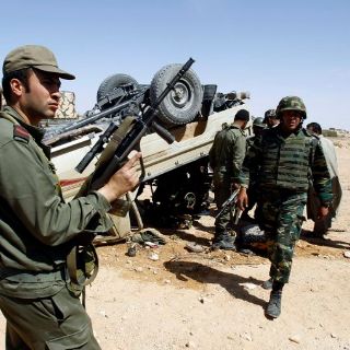 Ex rebeldes libios atacan úlitmo bastión de antiguo régimen