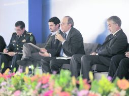 Presentación. Héctor Aguilar Camín (al micrófono) encabezó el equipo de especialistas que colaboraron en el libro.  /