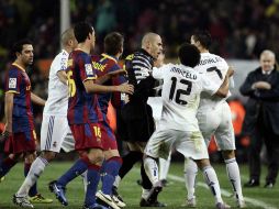 Real Madrid (d) y Barcelona (i) se encontrarían en las semifinales del torneo. ARCHIVO  /