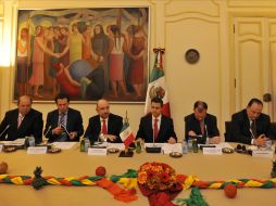 Enrique Peña Nieto se reunió con líderes de empresas francesas, en la residencia de la embajada de México en Francia. NOTIMEX  /