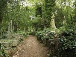 La os cementerios ingleses fueron saqueados por los llamados ''resucitadores'' o comerciantes de cadáveres. ARCHIVO  /