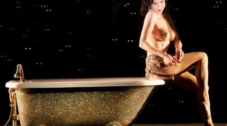 Dita Von Teese reinventa su propia esencia, esta vez dedicada al color de sus labios: el ''rouge''. ARCHIVO  /