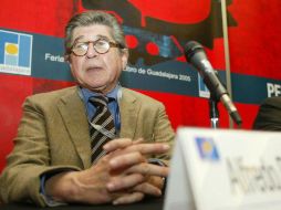 El escritor peruano Alfredo Bryce Echenique está envuelto en críticas por supuestos actos de piratería. ARCHIVO  /