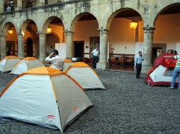 Las casas de campaña fueron instaladas en el patio central del Congreso.  /