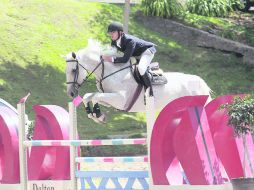 PRESENTES. Juan Pedro Barba y “Legacy”, participantes en la prueba de 1.00 metro.  /