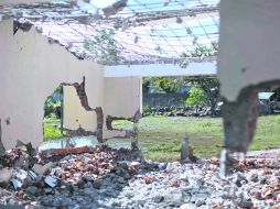 El motivo. La escuela Vicente Guerrero fue derribada e incendiada el pasado 6 de julio de manera intencional. AP  /