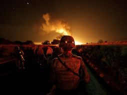 Alrededor de las 23:30 horas de ayer ocurrió la explosión en un ducto de Pemex.  /