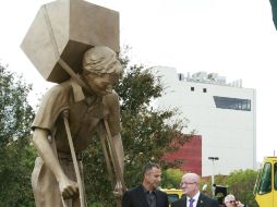 De izda. a dcha., Enrique Martínez Celaya y el Dr. Eduardo J. Padrón, Presidente del Miami Dade College. EFE  /
