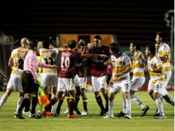 Otro problema para Estudiantes será el tema de por qué no dejaron intervenir a la policía de Zapopan. MEXSPORT  /