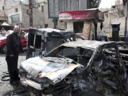 Dos funcionarios sirios en el lugar del ataque dicen que el taxi estalló a 50 m. de la principal delegación de policía de Bab Tuma. EFE  /
