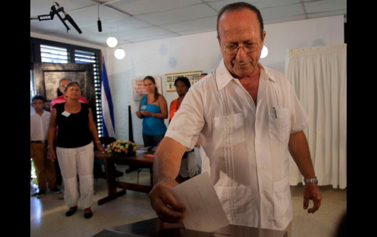 La fuente se abstuvo de precisar a qué hora envió, mediante un intermediario, su sufragio. AP  /