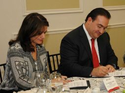 Imagen de la firma del acuerdo de colaboración para aplicación del mecanismo. ARCHIVO  /