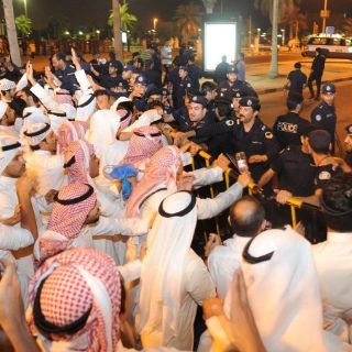 Manifestantes y policías heridos en enfrentamientos en Kuwait