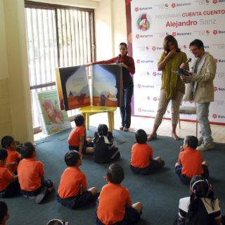Convive Alejandro Sanz con niños del Hogar Cabañas