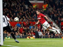 Javier Hernández marcó en dos ocasiones para la victoria del Manchester United de 3-2 sobre el Sporting de Braga. AP  /