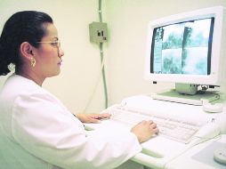 Revisión en mastógrafo. El examen es la mejor vía para garantizar la detección temprana.  /