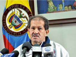 El vicepresidente durante el comunicado a las afueras del hospital San Ignacio donde se atiende. EFE  /