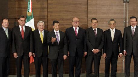 Tras la reunión, el presidente electo y los mandatarios en funciones y electos posaron para los medios. EL UNIVERSAL  /