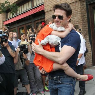 Tom Cruise demanda a revista por publicar que él ''abandonó'' a su hija