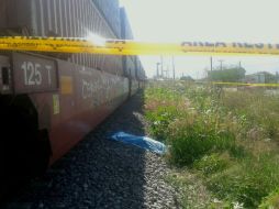 Según testigos, la joven mujer, al momento del paso de La Bestia, caminaba en sentido contrario al tren,  /