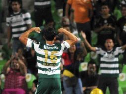 Hérculez Gómez festeja el gol de la victoria del Santos. MEXSPORT  /