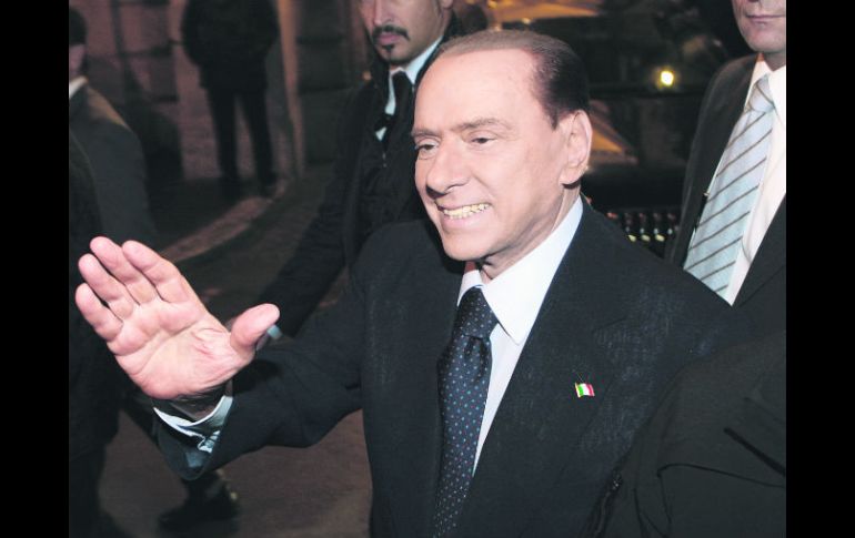 Los escándalos y la edad le ganan al millonario Silvio Berlusconi, quien desiste de continuar en la arena política. EFE  /