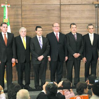 Peña Nieto y gobernadores de izquierda pactan agenda social