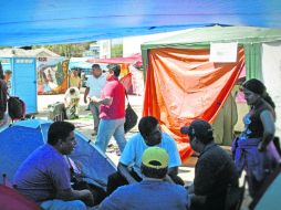 Normalistas bloquearon la entrada al Senado un día después de que se aprobó la reforma laboral. EL UNIVERSAL  /