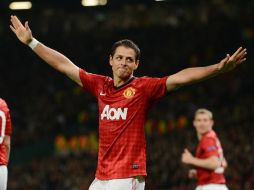 Javier Hernández celebra uno de sus goles ante el Braga. ARCHIVO  /