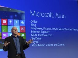 El director ejecutivo de Microsoft, Steve Ballmer, durante el lanzamiento del nuevo sistema operativo Windows 8 en Nueva York. EFE  /