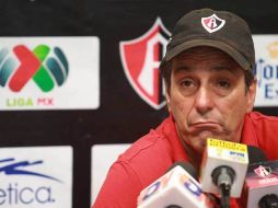 Tomás Boy dio muchas declaraciones hoy en el campamento del Atlas.  /