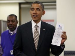 Emite su voto en el centro Martin Luther King. AP  /