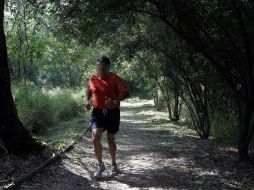La recomendación es correr o caminar en la mañana o en la noche. ARCHIVO  /