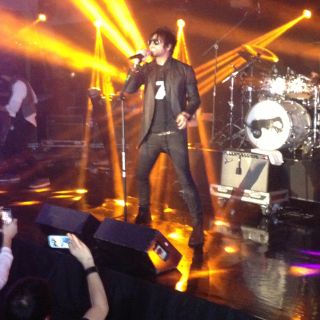 Beto Cuevas celebra con Windows 8